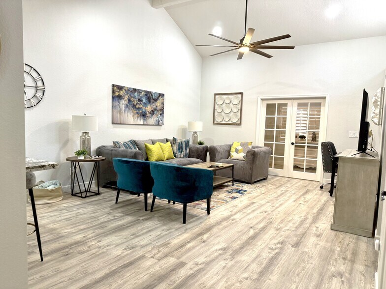 GREAT ROOM - 9040 E Winchcomb Dr