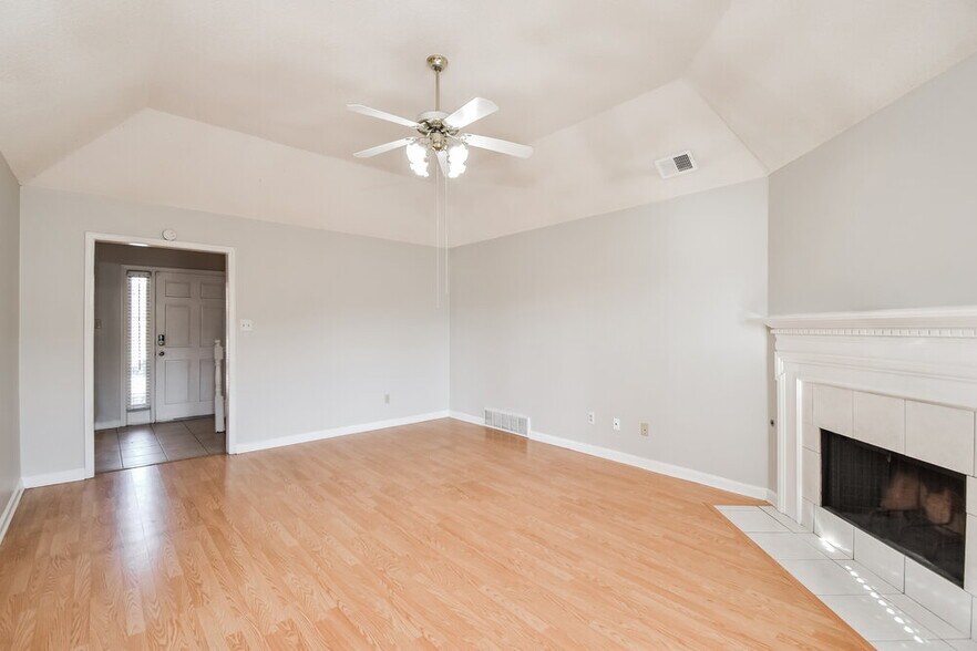 Building Photo - 4560 Wood Fox Cove