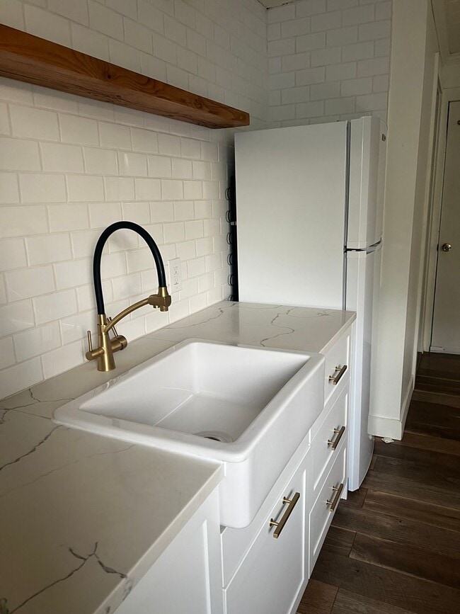 Building Photo - Convenient Location 1 Bed, 1 Bath in Belli...