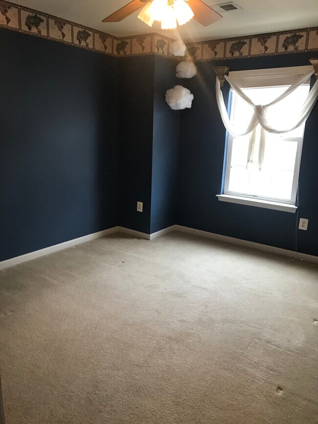 Building Photo - 205 Tilden Way