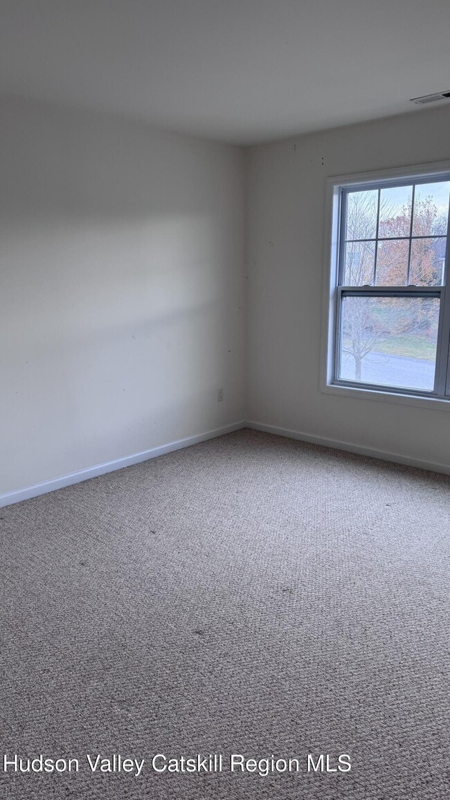 Building Photo - 245 Buttonwood Way