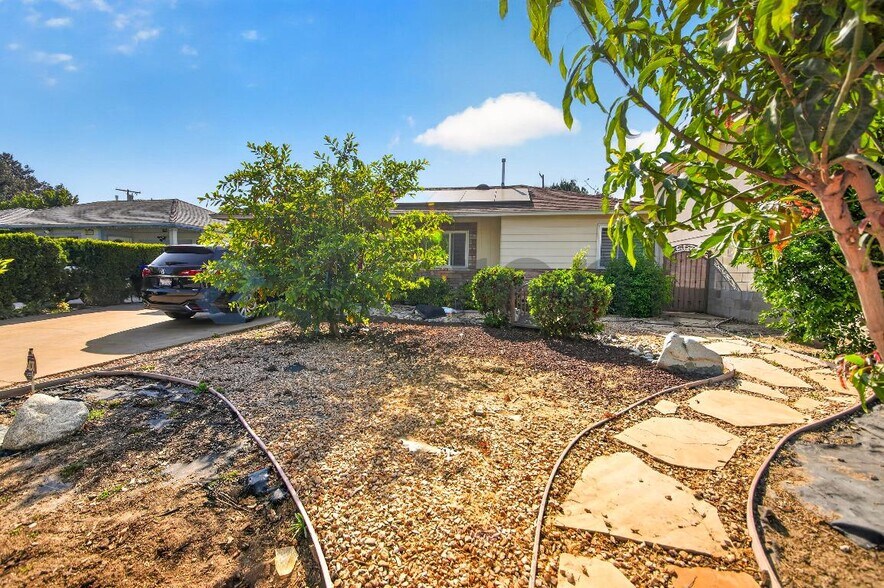 Building Photo - 2853 Doolittle Ave