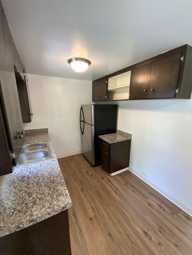 Building Photo - Tacoma home 3bdr 1.5 bath 1 car garage att...