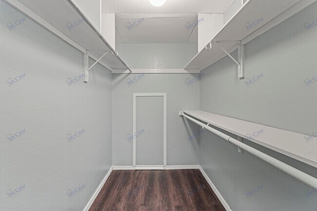 Building Photo - 2101 Park Willow Ln