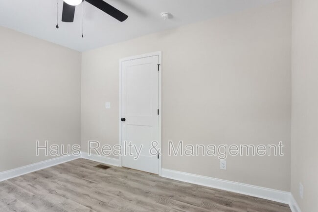 Building Photo - 105 Jay Cir