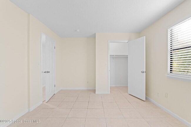 Building Photo - 1870 Agora Cir SE