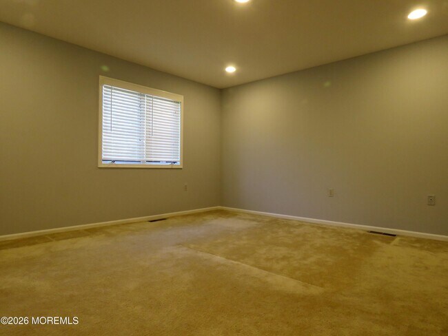Building Photo - 273 Plum Dr