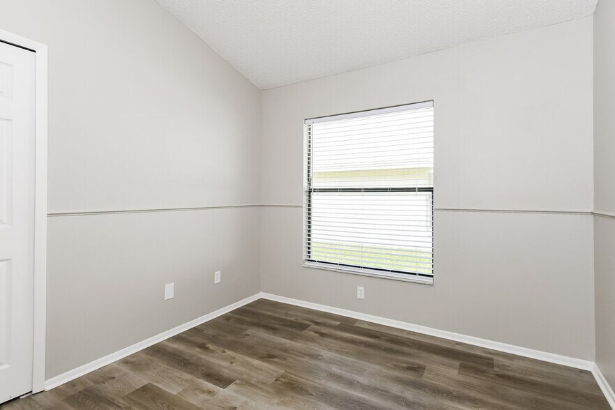Building Photo - 5514 Deepdale Dr