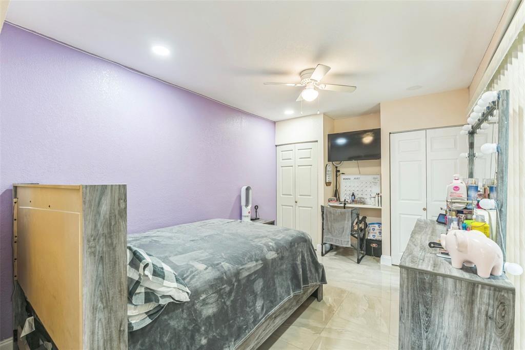 Building Photo - 5706 S Travelers Palm Ln