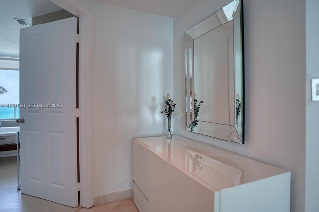 Building Photo - 5025 Collins Ave