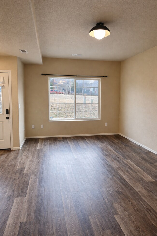 Building Photo - 1829 Final View Aly