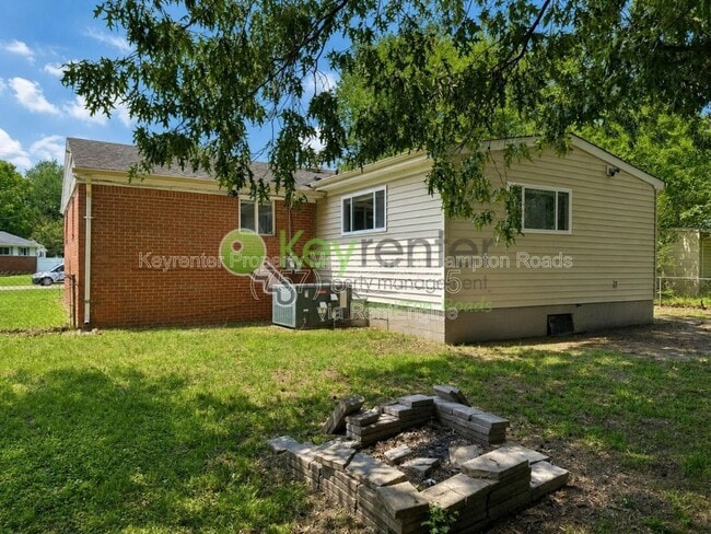 Building Photo - 543 McLean St