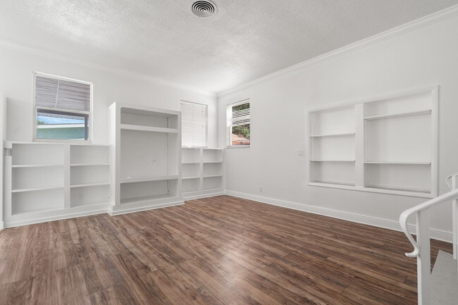 Building Photo - 2173 W Vina Del Mar Blvd