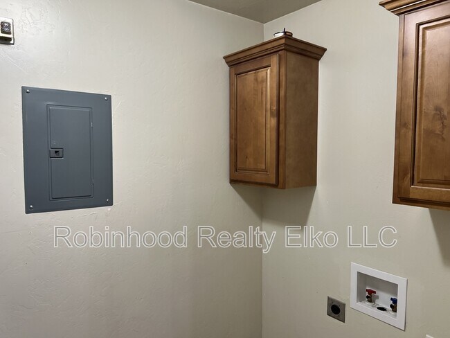 Building Photo - 279 Country Club Pkwy