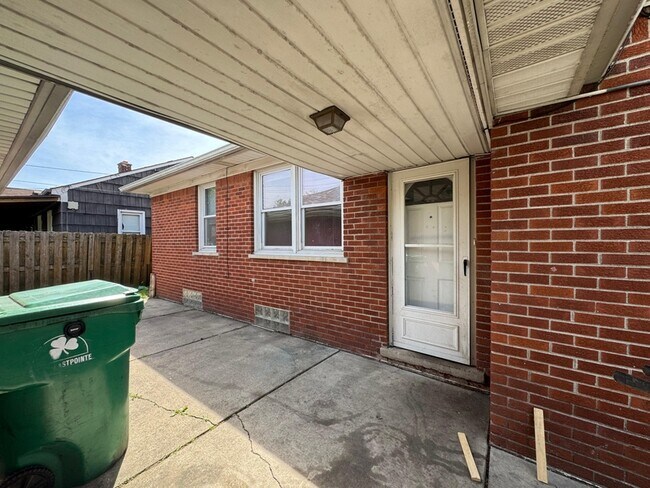 Building Photo - 14615 Stephens Rd