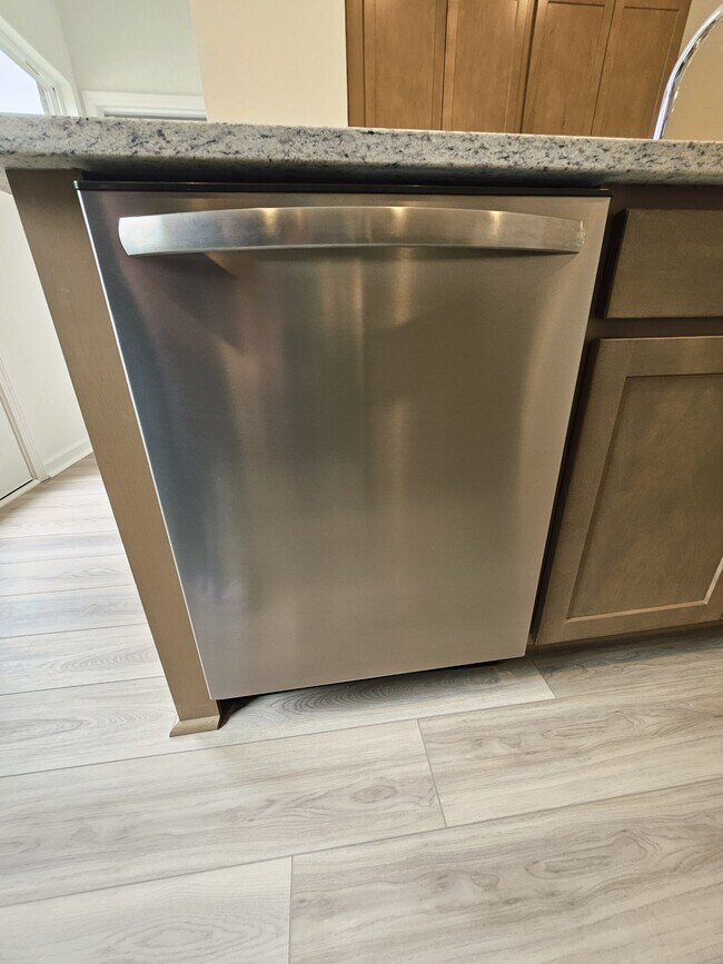 Building Photo - 128 Rosebush Ln