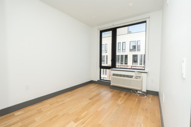 Building Photo - 424 Arlington Ave