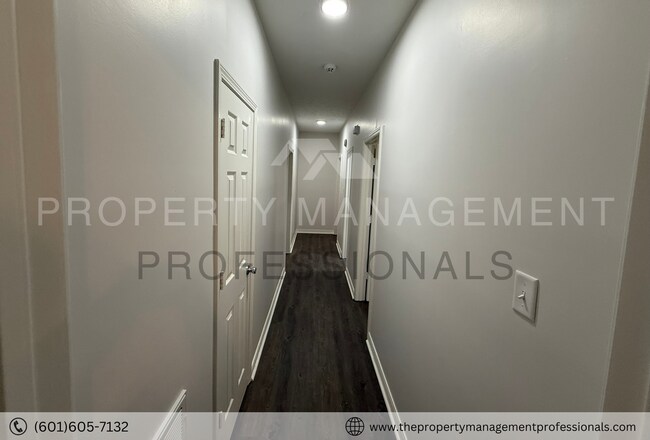 Building Photo - 600 Bay Pointe Ln