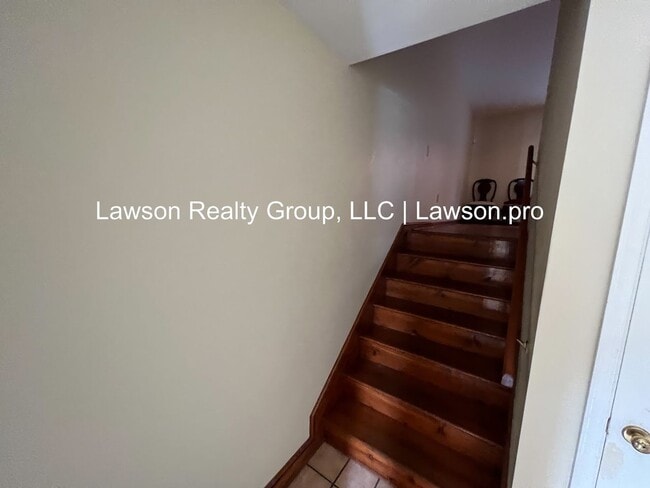 Building Photo - 2217 Jefferson St SW