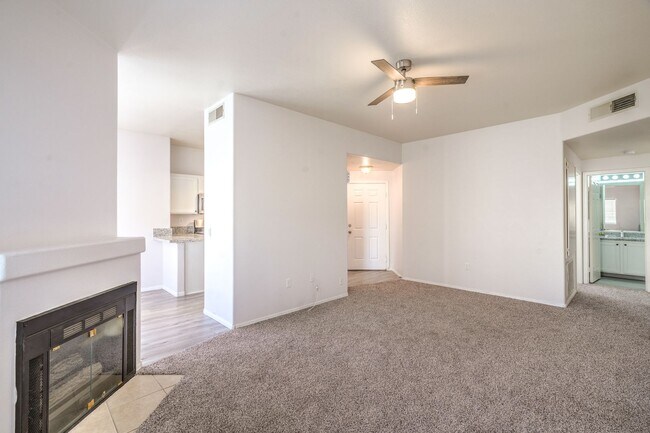 Building Photo - Condo on 2nd floor - Move-in Ready - 3 bed...