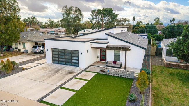 Building Photo - 1831 E Montecito Ave