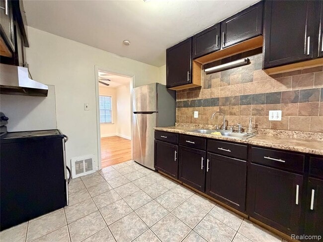 Building Photo - 6120 Middlesex St