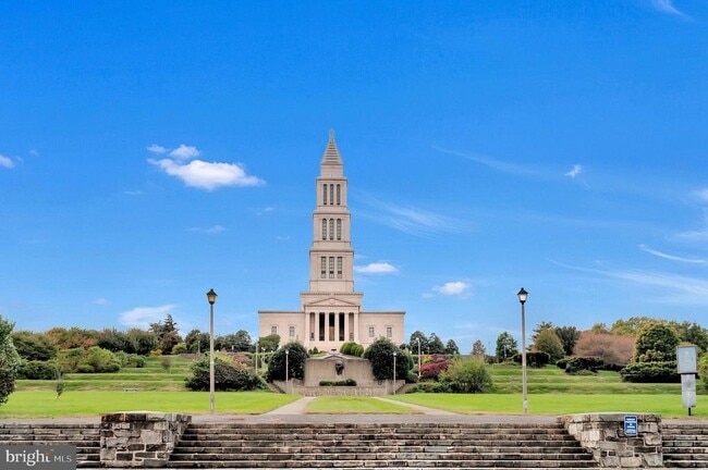 Building Photo - 1437 Duke St