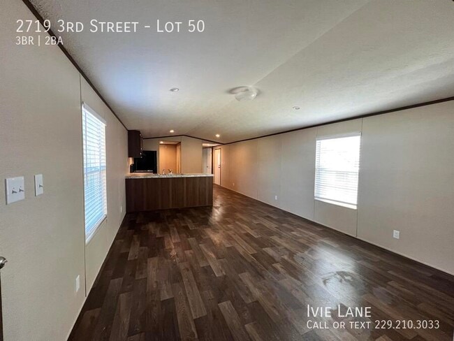 Building Photo - 2719 3rd St