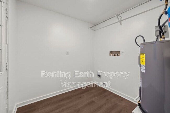 Building Photo - 125 Kentwood Ave