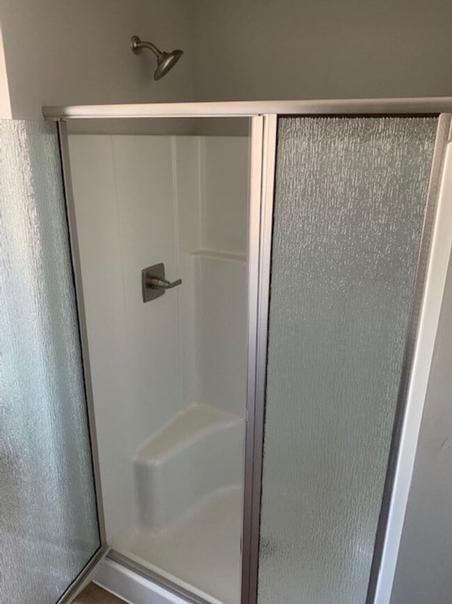 Building Photo - 3 Bed/2.5 Bath Pahlisch Home in NE Bend - ...