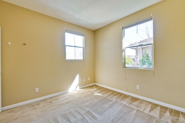 Building Photo - 443 Farrel Ct