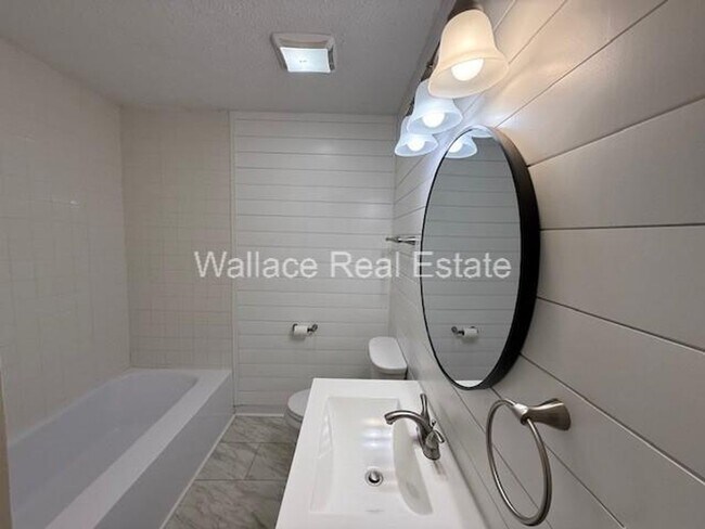 Building Photo - NO STEPS...UPDATED 3 BEDROOM RANCH LOCATED IN FARRAGUT!!