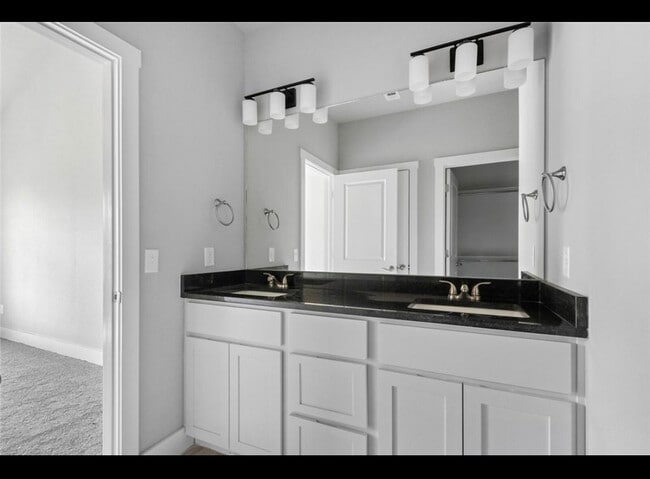 Building Photo - 657 Sun Meadows Loop
