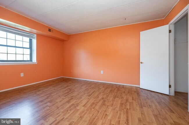 Building Photo - 1706 Valley Dr