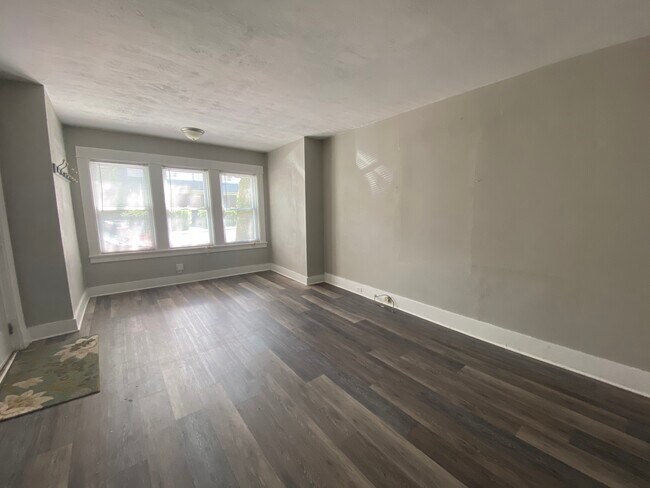 Building Photo - 2622 Tilbury Ave