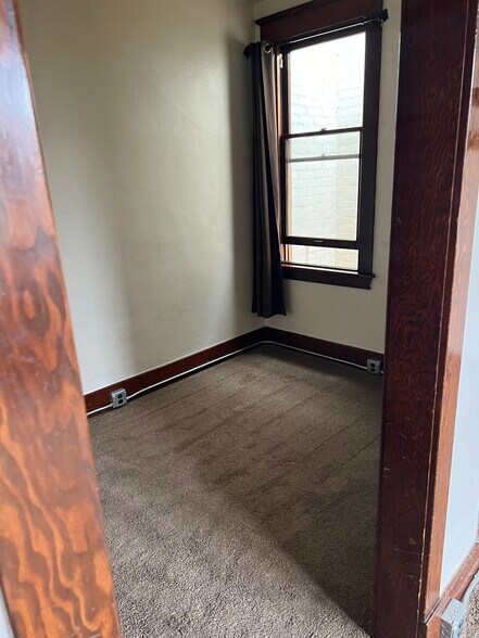 Building Photo - 632 W Quartz St