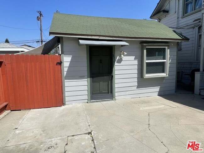 Building Photo - 351 Temple Ave