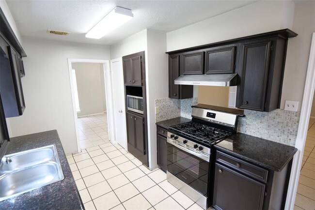 Building Photo - 13314 Ensley Wood Dr