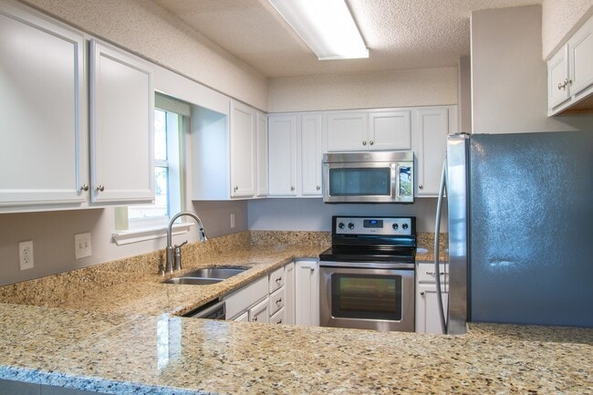 Building Photo - 3/2 1200 SF condo on the Intercoastal West...