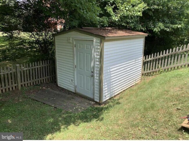 Building Photo - 15570 Northgate Dr