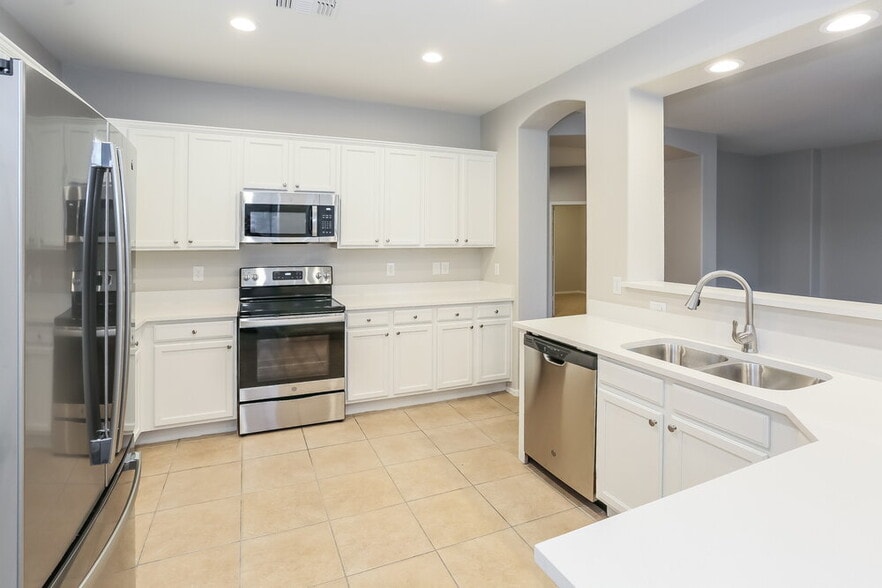 Building Photo - 6531 S 17th Ave