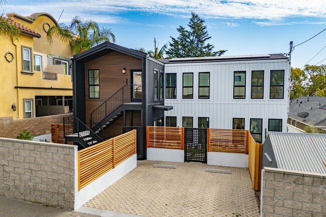 Building Photo - Luxury Living with Massive Private Yard in Downtown Burbank!