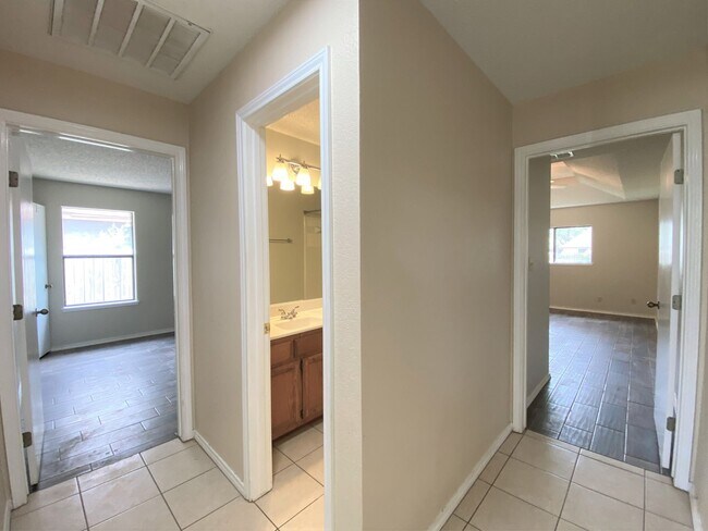 Building Photo - 3Bed/2Bath in Mcallen TX Now Available ( T...