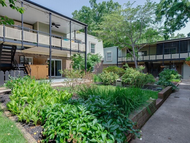 Building Photo - Check out this amazingly located 3 bed/2 b...
