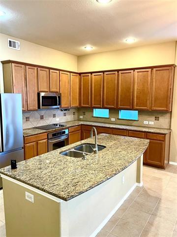 Building Photo - 11490 La Grange Dr