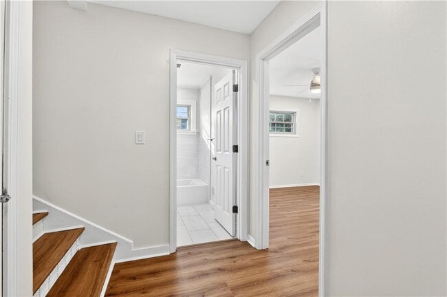 Building Photo - 2918 Highland Dr SE