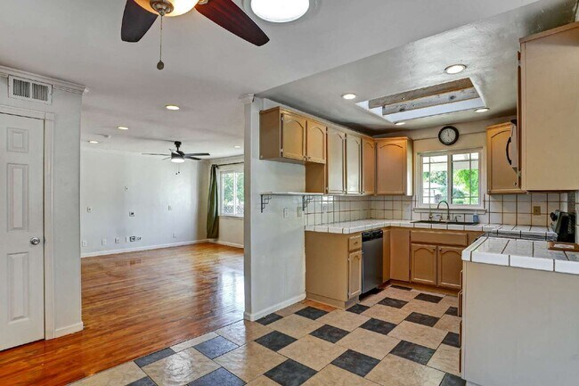 Building Photo - 229 Seabiscuit Dr