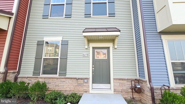 Building Photo - 8650 Satinwood Dr