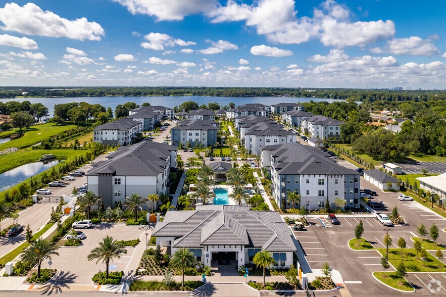 Primary Photo - The Shores at Lake Howell