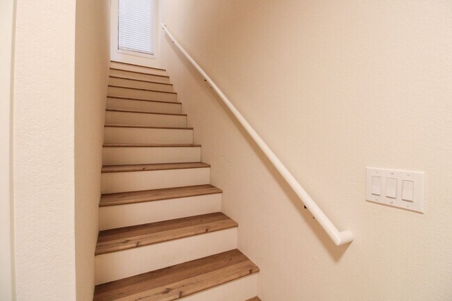 Building Photo - Updated and Spacious 2-Bed, 2-Bath House with Garage in Marvin Gardens